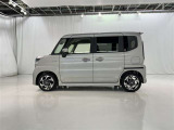 両側パワースライドドア付きだから、狭い駐車スペースなどでの 乗り降りラクラク!小さなお子さまのいるご家庭には嬉しい装備。