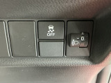 VSA(横滑り抑制)は滑りやすい路面・カーブを走っている時に起こりがちな横滑りをコンピューター制御で抑制し、運転にゆとりをもたらします