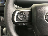 ステアリングスイッチ付き。前方から目を離すことなく操作することが可能です。