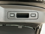 【電動リアゲート】トランクスイッチや純正リモコンなどボタン一つで簡単スムーズに開閉できます♪