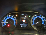 メ-タ-内のディスプレイには運転をサポートするさまざまな情報を表示