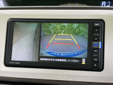 バックモニター画面を表示。安全確認をサポートし、後退時の不安を軽減します。駐車操作が、よりスムーズになります。