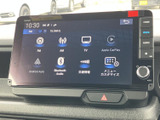 FM・AMに加え、テレビやスマートフォン連携など複数のメニューを画面から選べます。使いたい機能をアイコンで見つけやすく、通勤やお出かけなど日々の車内時間に活用できます。