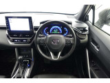 スポーティームード溢れる運転席周りですね。 クイックなドライビングに対応できるよな運転席回りになっています。 ドライブがますます楽しくなりますね!