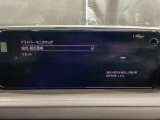 ドライバーモニタリングは、運転者の疲労や眠気を検知し、休憩を促すシステムです。カメラで顔の各部位の変化を検出し、疲労や眠気を推定してディスプレイの表示および警報チャイムで休憩を促します。