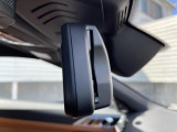 【ルームミラー一体型ETC】BMWといえばルームミラー一体型のETC。ドライバーから差し込めるかたちになっておりますので、差し忘れの際も慌てずにご利用いただけます。