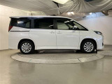 当社でご購入頂いた全ての車両はご納車前、エンジンオイル交換・ワイパーゴム・ブレーキ点検・調整・その他確認の上ご納車いたします。
