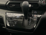 操作が簡単なシフトレバーですのでストレスなく運転が出来ますよ!
