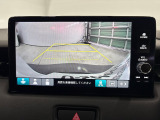 後退時に車両の後ろ側をモニター画面に表示します。車庫入れが苦手な人もこれで安心♪