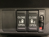 リアドアは乗り降りに便利な両側電動スライドドアです。また運転席に座っていながらスイッチ操作で自在にスライドドアを開け閉めできます。