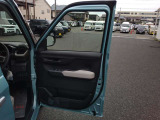 運転席のドア内部の写真です。