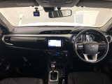 シンプルながら機能性あふれる運転席廻りです。視界性もよく、運転しやすいですよ。