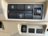 助手席側オートスライドドアです!インテリジェントキーや運転席のスイッチで簡単にドアの開閉ができるので、とても便利な装備です♪