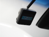 ◆ドライブレコーダー◆映像・音声などを記録する自動車用の装置です。 もしもの事故の際の記録はもちろん、旅行の際の思い出としてドライブの映像を楽しむことができます。