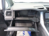 【グローブボックス】グローブボックス付きでお荷物の収納・取り出しも簡単