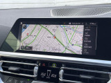 【純正ナビゲーション】BMWのナビゲーションは操作性も良く、詳細な地図情報と交通状況を見やすく表示し、快適なドライビングをサポートしながら目的地までナビゲートします。