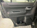 パワーウィンドウのスイッチですよ。運転席に居ながら窓を開け閉めのコントロールできます。