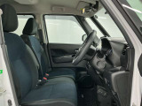 【運転席】シート周りは使用感も少なく、良好な状態となります。丁寧につかわれていたことがよくわかります。