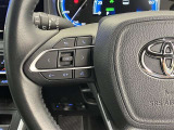 【ステアリングスイッチ付ハンドル】ナビゲーションに視線を移さず、ハンドルから手を離さず、運転に集中したまま手元でオーディオ操作できます♪