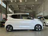 日産ディーラーならではの経験豊富な整備士が、お渡し前にきっちりと車検整備をさせていただいております。またお渡し後1ヶ月もしくは1000kmで、無料の点検整備を実施させていただきます。