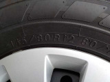 タイヤサイズは、145/80R12です。