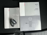 各種取扱説明書やメンテナンスノートを完備!また、手元にあるだけで、ドアの開錠・施錠、ボタンを押すだけでエンジンの指導・停止が出来る、とても便利なインテリジェントキー!