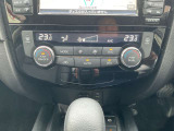 運転席と助手席それぞれにお好みの温度を設定することができる、左右独立温度調整機能付フルオートエアコンを装備しています。