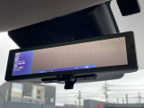 車両後方のカメラ映像を映し出し、車内の状況や、天候などに影響されずいつでもクリアな後方視界が得られるインテリジェントル-ムミラ-が装備されております。