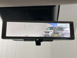 【インテリジェント ルームミラー】車両後方のカメラ映像をミラー面に映し出すので、車内の状況や、天候などに影響されずいつでもクリアな後方視界が得られます!