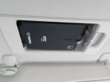 高速道路や有料道路の必需品のETCも装着されています。カードや本体の出し入れに便利なスマートインタイプです。カードを入れるだけで、料金所をノンストップ&キャッシュレスで通過出来ます。