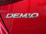 【デミオ】車名の由来はスペイン語の「de Mio」英語では「of mine」なので「私の」という意味から作られた造語で、この車名は日本専用のものです。