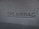 運転席側にSRS二-エアバックシステムを採用 万一の際の安全性を高めました