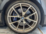 BMWならではの卓越した走りを支えるホイールと足回りです!日本車の走りに慣れている方にもぜひ体感して頂きたいほど、高いレベルでまとまっています!