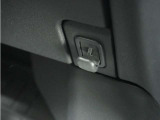 ◆コンビ二フック◆ちょっとした買い物の袋を吊り下げたり、ゴミ袋を吊り下げられるコンビニフックがあり車内を転がらず便利です!