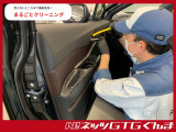 ポリッシャーで磨き、小さなスリ傷や汚れを除去。専用コーティング剤で念入りにコーティング。