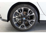 【BMWアロイホイル】軽量かつ強度に拘ったアロイホイル。走行性能ポテンシャルを引き出す設計。
