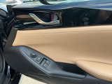 DVDプレーヤーにUSBソケットが2口ございます。お好きな音楽を車に持ち込んで聴くことが出来ます。走行中にDVD映像の再生はできません
