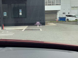 フロントガラスに映るアクティブドライビングディスプレイ 車速やナビのルート誘導など走行時に必要な情報を表示 視線の移動が少なくて確認出来る構造になっています。