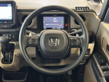 運転している間、長く触れているものだから手になじむハンドルがいいですよね。本革巻のステアリングは乗れば乗るほど手になじんでいきます。