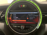 チリ・レッド ヘットアップディスプレイ ACC ドライブレコーダー バックカメラ 黒布シート ミラーETC Bluetooth【正規認定中古車】【全国正規ディーラー保証付/1年・走行距離無制限】