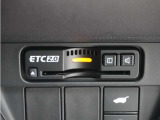 ◆ETC2.0◆進化したドライブ体験。料金収受システムだけだったETCが生まれ変わって、高速道路を賢く使うETC2.0に進化しました。多彩な情報サービスが便利で快適なドライブ体験を提供します。