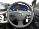 運転席まわり。スイッチやレバー等が使いやすく配置されています。