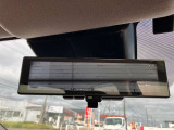 こちらのバックミラー手前にレバーを引くと後方車両が確認出来ます。