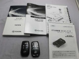取説・メンテナンスノート・スマートキーの3点セットです。