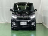 LEDヘッドライトを装備しています。LEDヘッドライトはとても明るく、雨の日や夜間走行も安全・安心です。オートライトコントロール付きで周囲の明るさに応じて自動で点灯・消灯します