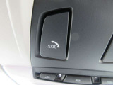 SOSコール装備です。緊急時は遠慮なく押してください。BMWメーカーエマージェンシーに直結致します。