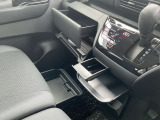 運転席周りの小物入れ豊富