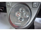 今回のお車の特徴でもあるスイッチ式シフトは斬新なデザインで御座います。