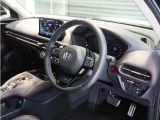 ◆視界広々で非常に運転しやすくロングドライブでも疲れを感じさせないすっきりとまとまったインパネ周りです。
