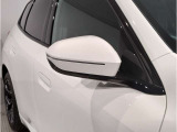 ドアミラーにはLEDウインカーが埋め込まれており、対向車からの視認性を高めております。